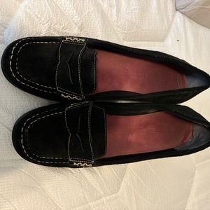 Aerosoles black suede heeled loafers